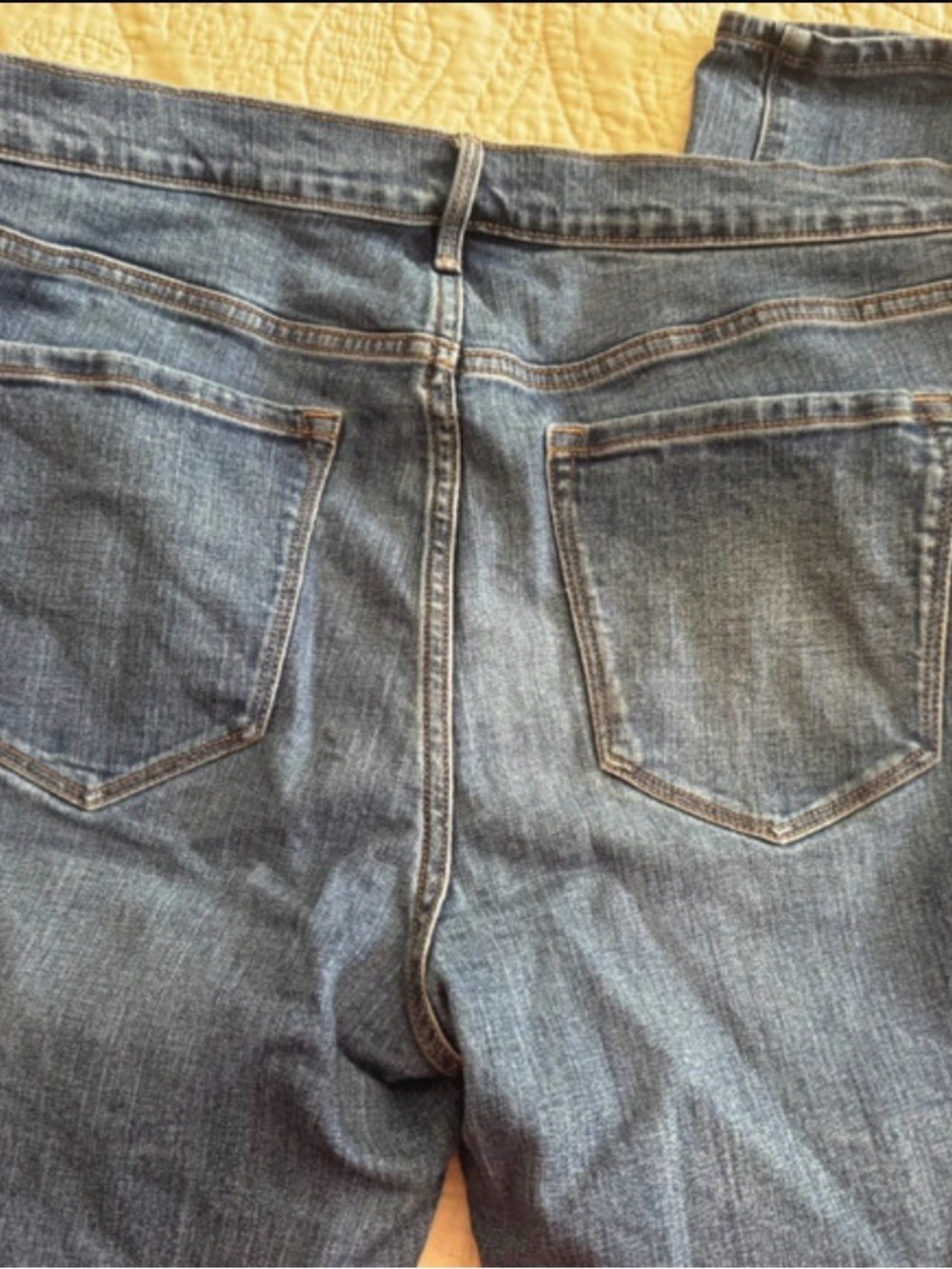 Old Navy Straight Leg Women’s Jeans in Medium Blue Wash